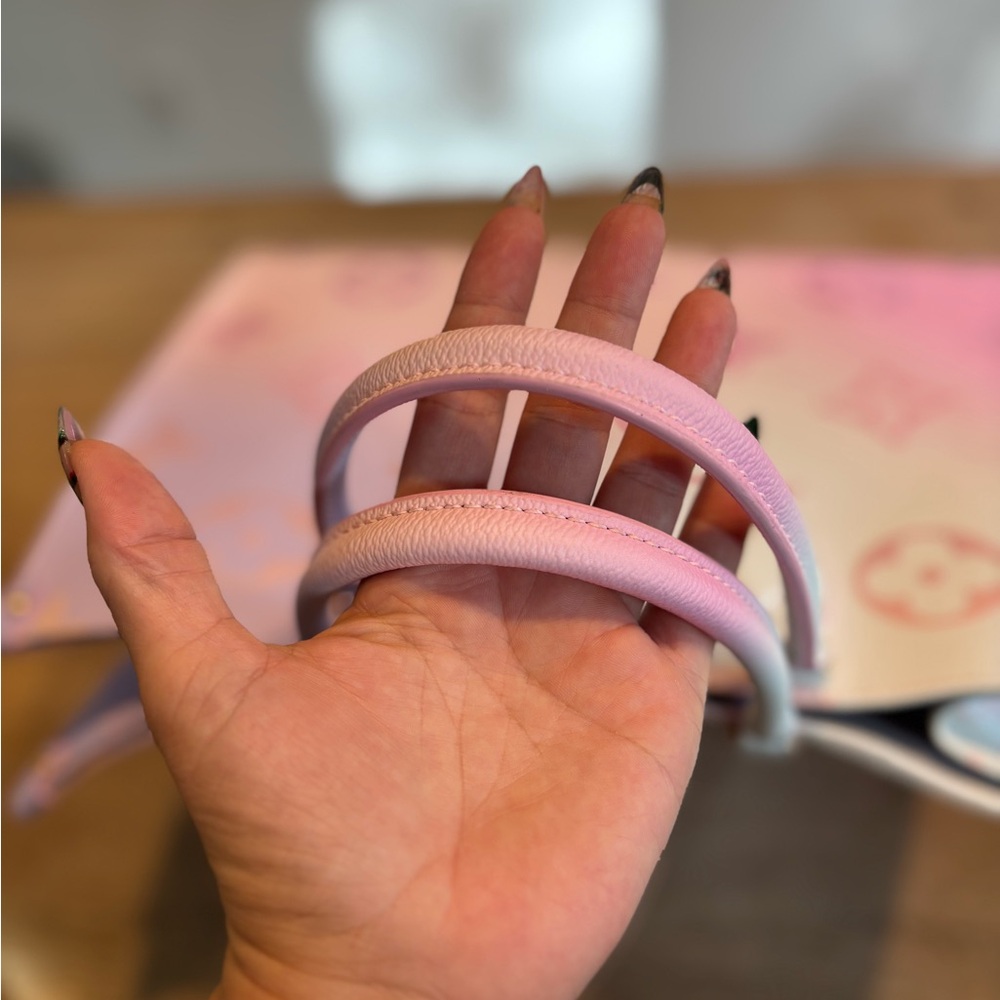 Louis Vuitton OnTheGo GM Sunrise Pastel - Picture 6 of 14